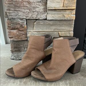 Kenneth Cole Taupe Peep-Toe Ankle Sandals